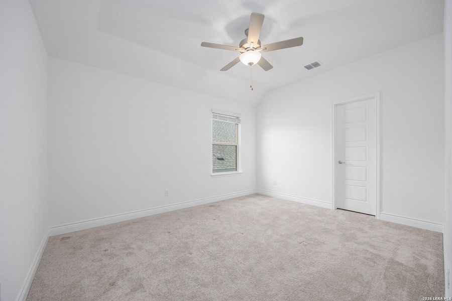Spacious, unfurnished interior of a new home in Bison Ridge, San Antonio (Image 32).