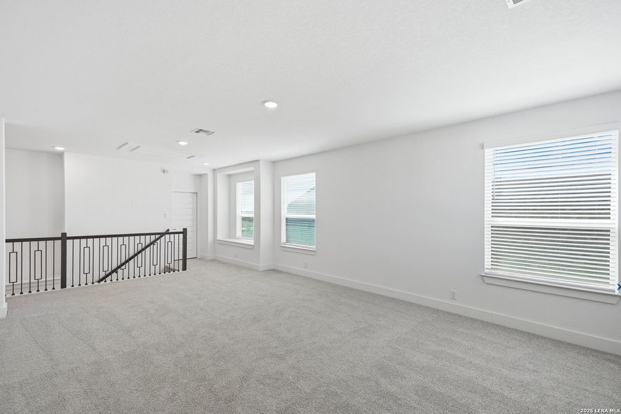 Spacious, unfurnished interior of a new home in Prominence Urban, San Antonio (Image 42).