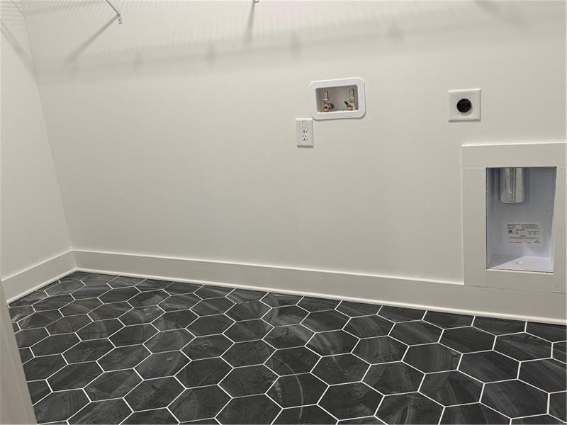 Spacious, unfurnished interior of a new home in , Waleska (Image 12).