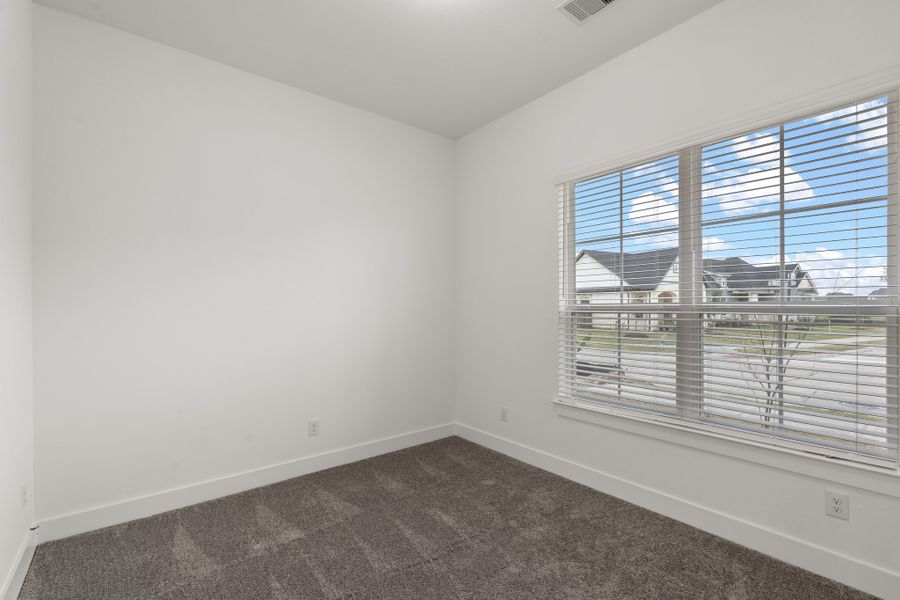 Spacious, unfurnished interior of a new home in Riceland, Mont Belvieu (Image 14).