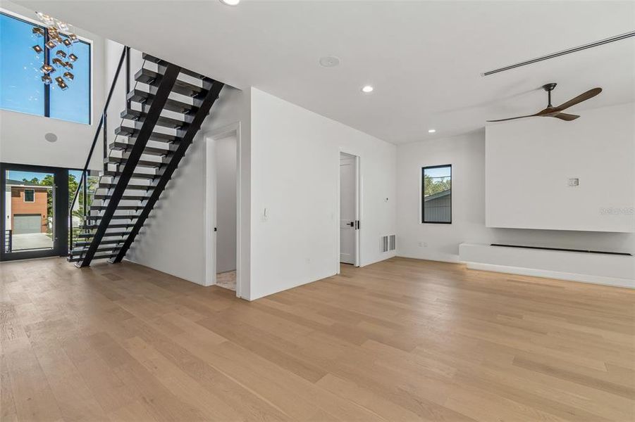 Spacious, unfurnished interior of a new home in , Tampa (Image 25).