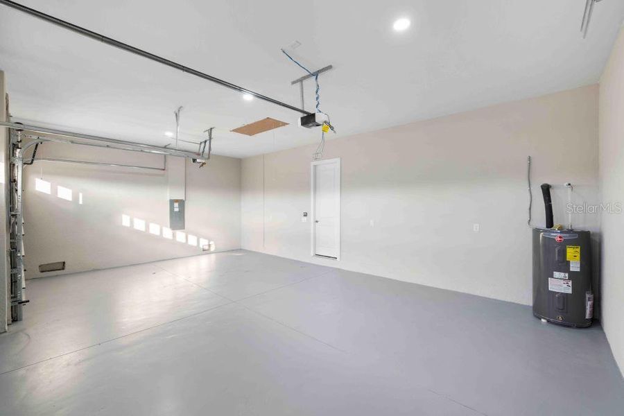 Spacious, unfurnished interior of a new home in , Placida (Image 22).