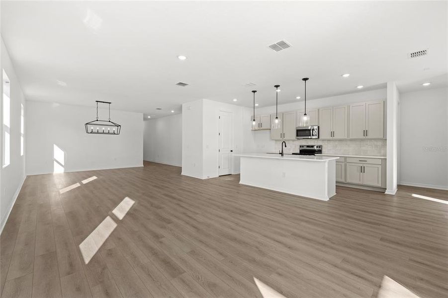 Spacious, unfurnished interior of a new home in , Kissimmee (Image 16).