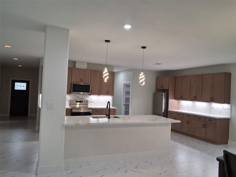 Under cabinets lights