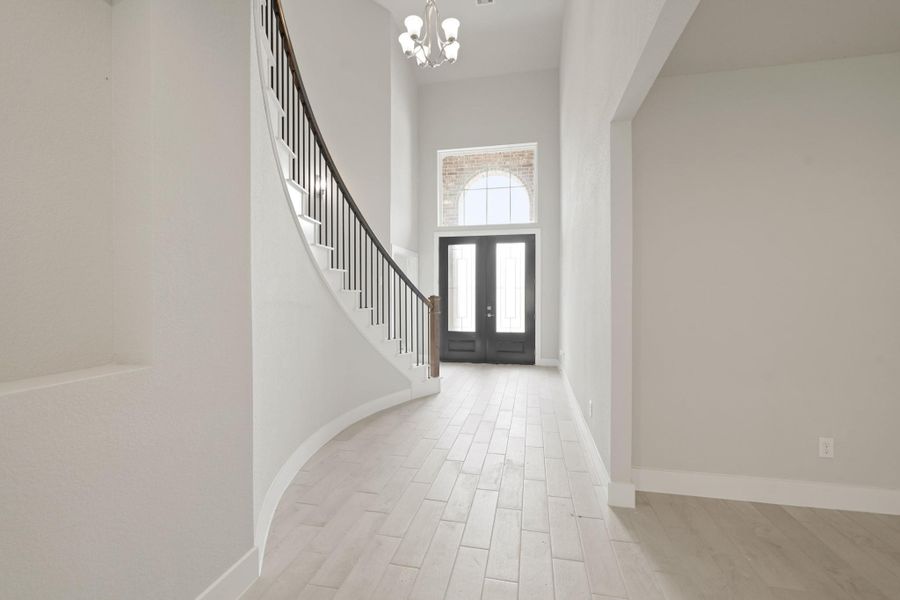Spacious, unfurnished interior of a new home in Barton Creek Ranch, Conroe (Image 16). Spacious, unfurnished interior of a new home in Barton Creek Ranch, Conroe (Image 16).