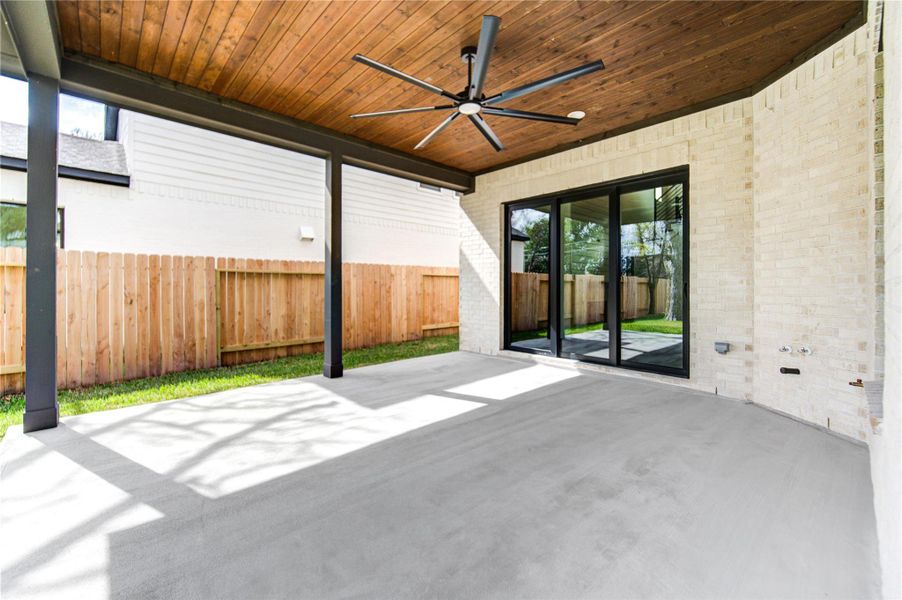 Exterior details and patio area of a home in Westview Terrace, Houston (Image 4).