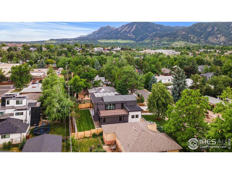 Fantastic Boulder location, just minutes to Pearl St