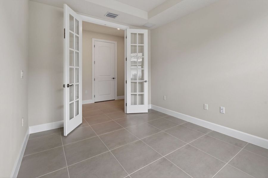 Spacious, unfurnished interior of a new home in Del Webb Tradition, Port St. Lucie (Image 66).