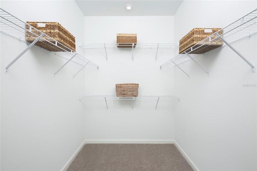 Spacious, unfurnished interior of a new home in Wellen Park, Venice (Image 15).