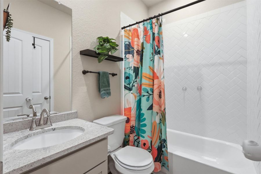 Furnished interior view inside a new home in Deer Trail Estates, Conroe (Image 20).