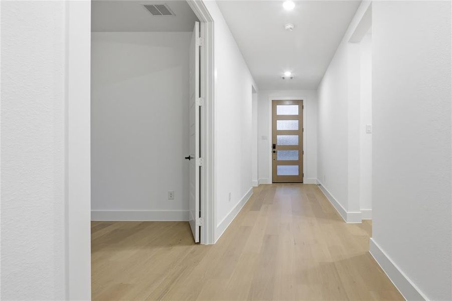 Spacious, unfurnished interior of a new home in Pecan Grove, Burleson (Image 12).
