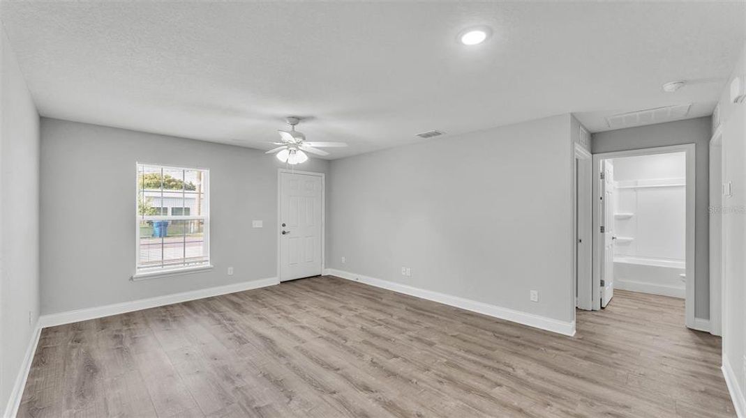 Spacious, unfurnished interior of a new home in , Fort Meade (Image 16).