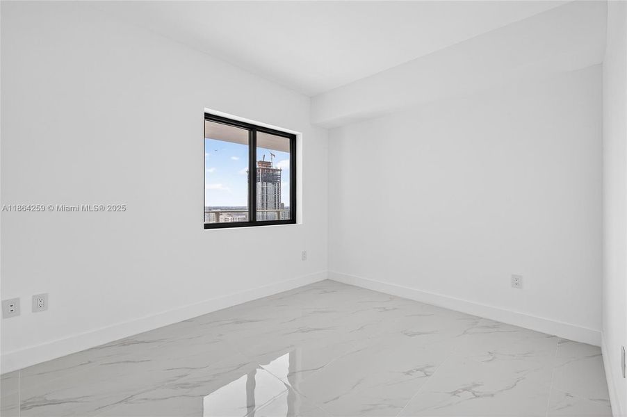 Spacious, unfurnished interior of a new home in Aria Reserve, Miami (Image 33).