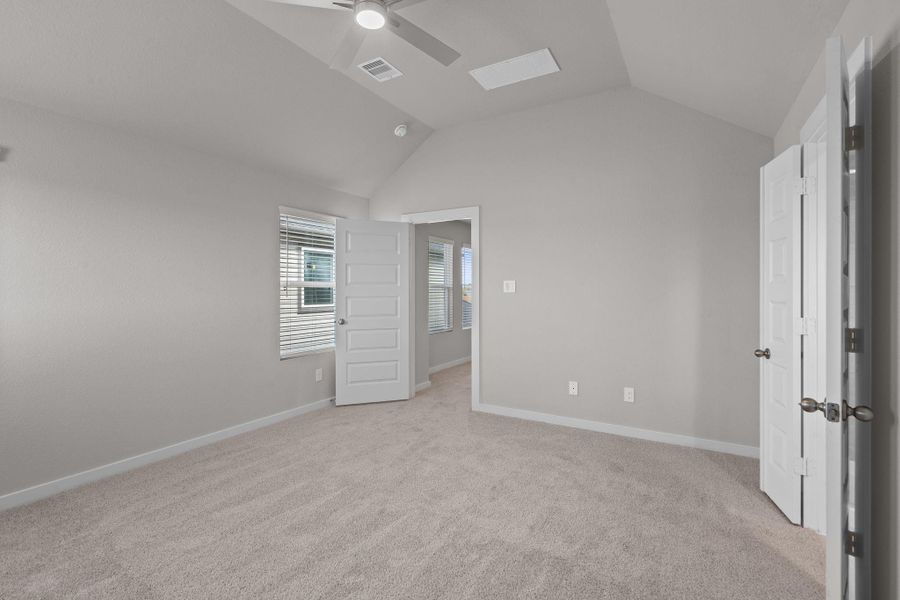 Spacious, unfurnished interior of a new home in Grand Oaks Village, Houston (Image 10). Spacious, unfurnished interior of a new home in Grand Oaks Village, Houston (Image 10).