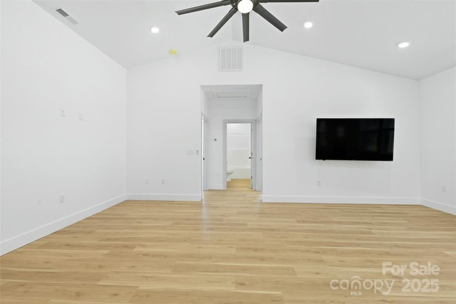 Spacious, unfurnished interior of a new home in , Dallas (Image 28). Spacious, unfurnished interior of a new home in , Dallas (Image 28).