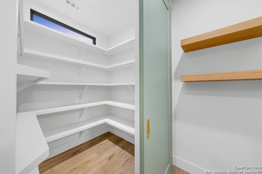 Spacious, unfurnished interior of a new home in , Canyon Lake (Image 12).