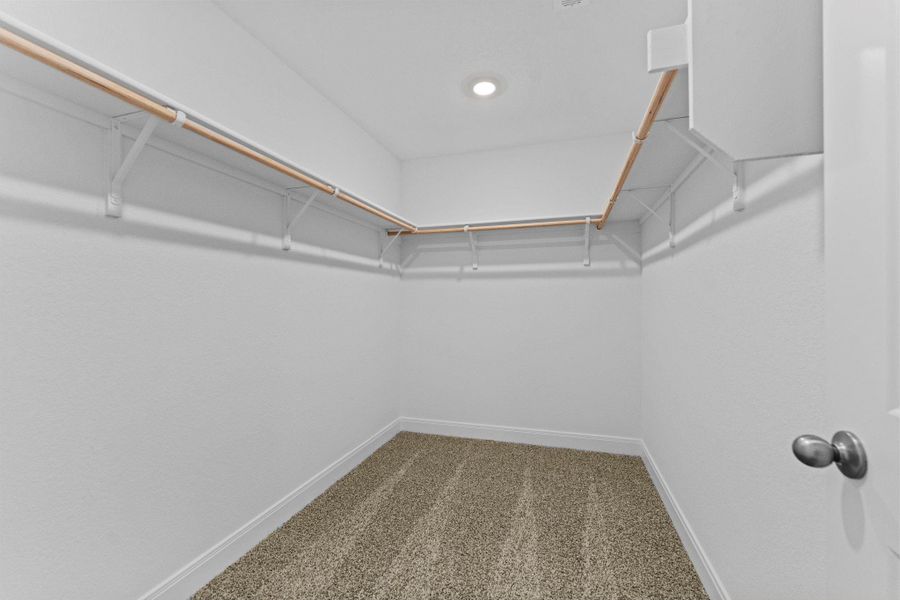 Spacious, unfurnished interior of a new home in Railhead, Cedar Creek (Image 34).