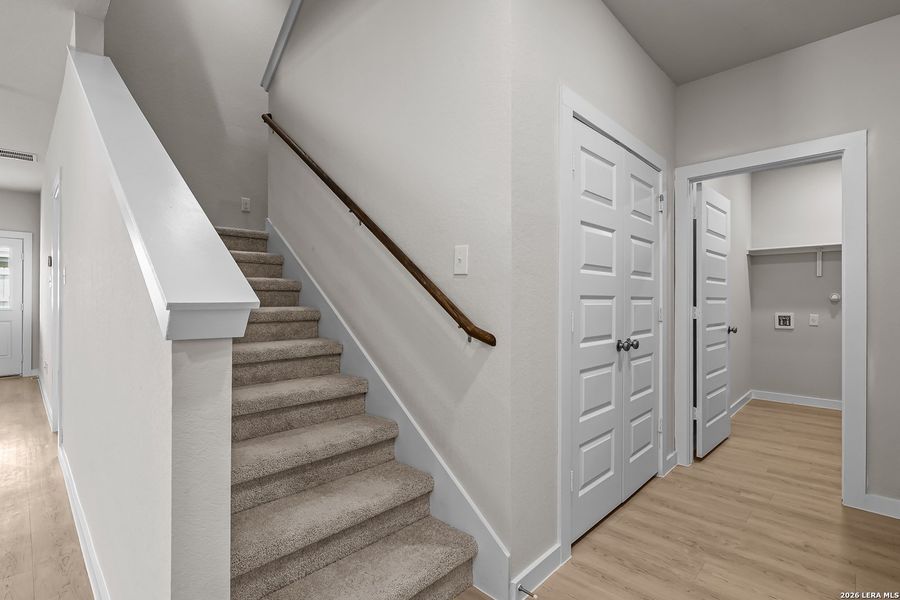 Spacious, unfurnished interior of a new home in Hiddenbrooke, Seguin (Image 33).