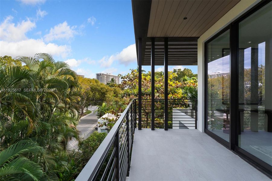 Exterior details and patio area of a home in , Miami (Image 32).
