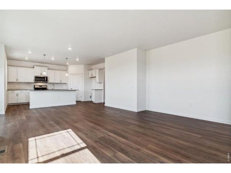 Spacious, unfurnished interior of a new home in Lakeside Canyon, Mead (Image 15).