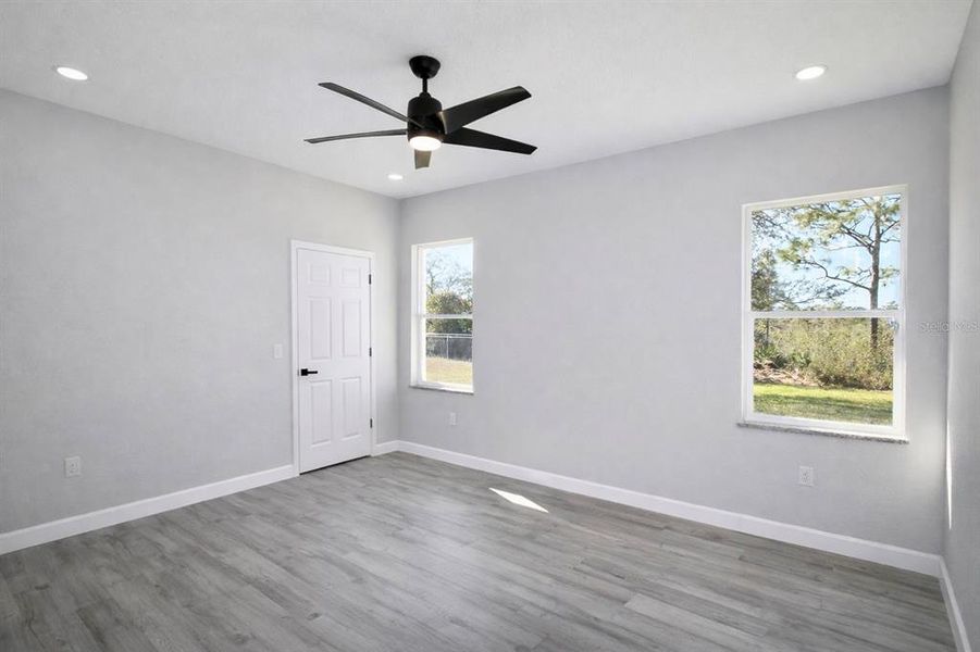 Spacious, unfurnished interior of a new home in , Sebring (Image 32).