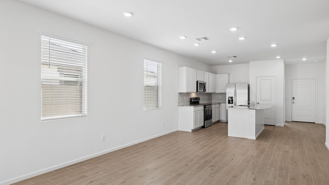 Spacious, unfurnished interior of a new home in Copper Falls, Buckeye (Image 22).