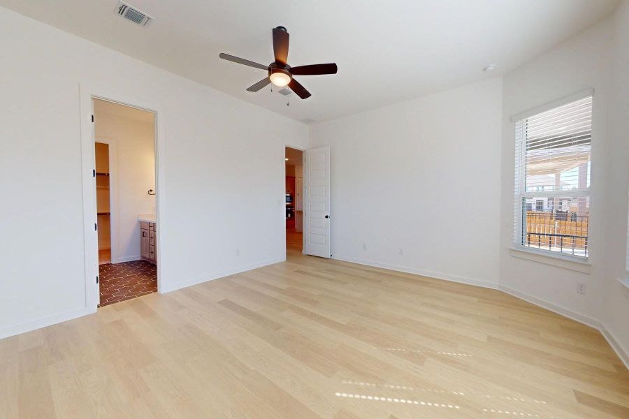 Spacious, unfurnished interior of a new home in Heritage, Dripping Springs (Image 34). Spacious, unfurnished interior of a new home in Heritage, Dripping Springs (Image 34).