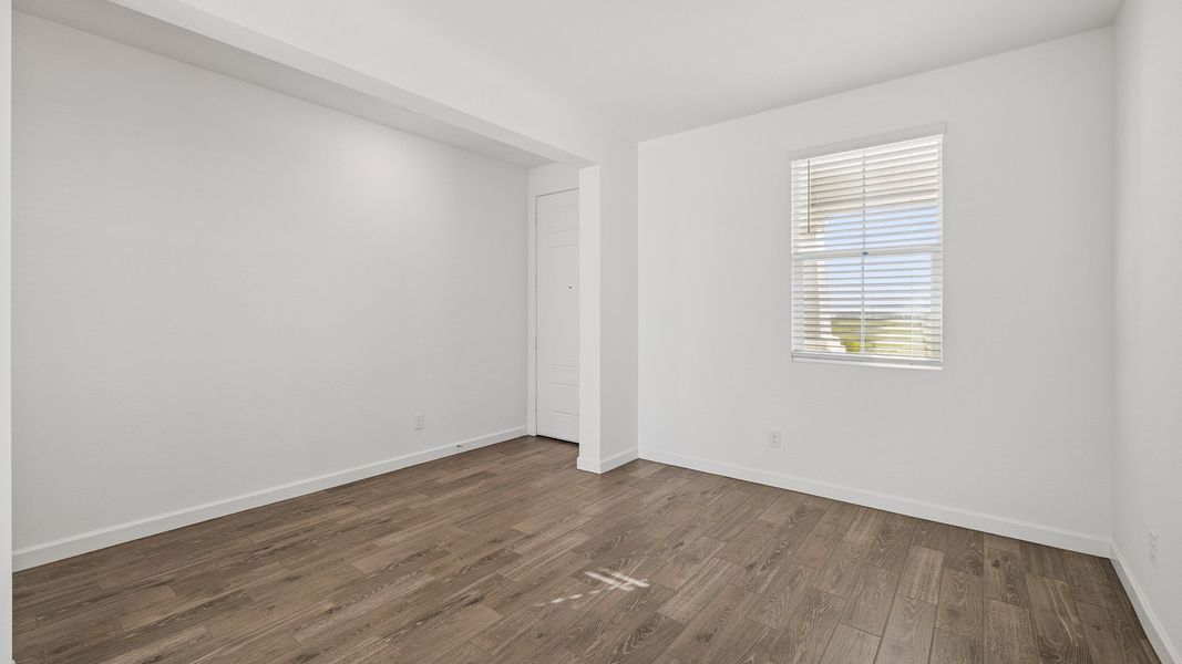 Spacious, unfurnished interior of a new home in Apache Farms, Buckeye (Image 15).