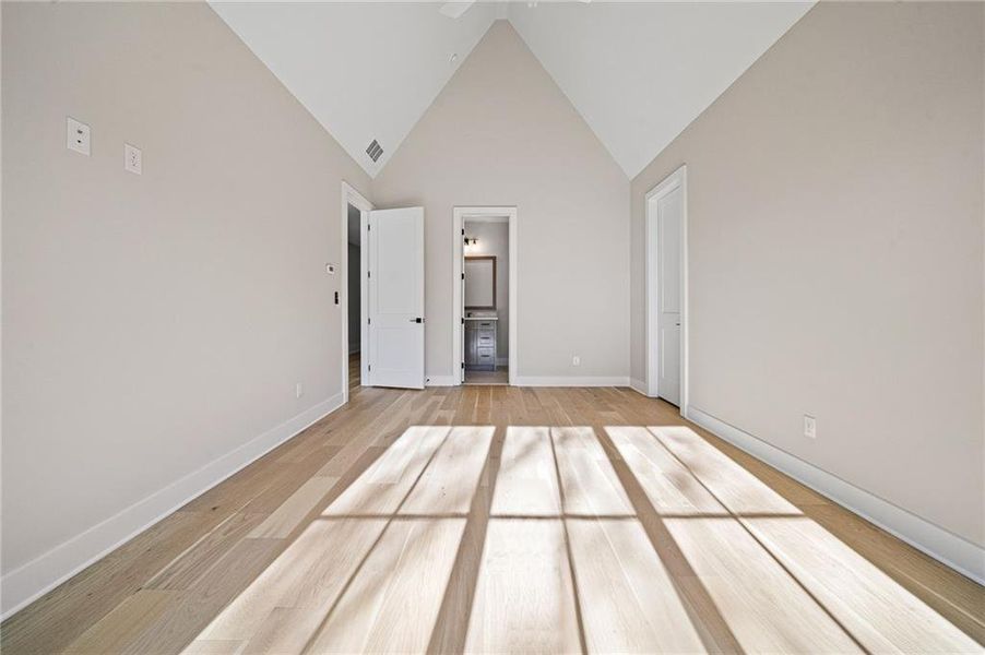 Spacious, unfurnished interior of a new home in , Alpharetta (Image 25).