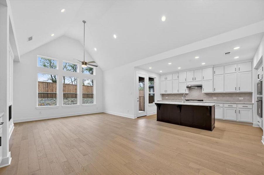 Spacious, unfurnished interior of a new home in Heritage Ranch, Sherman (Image 15).