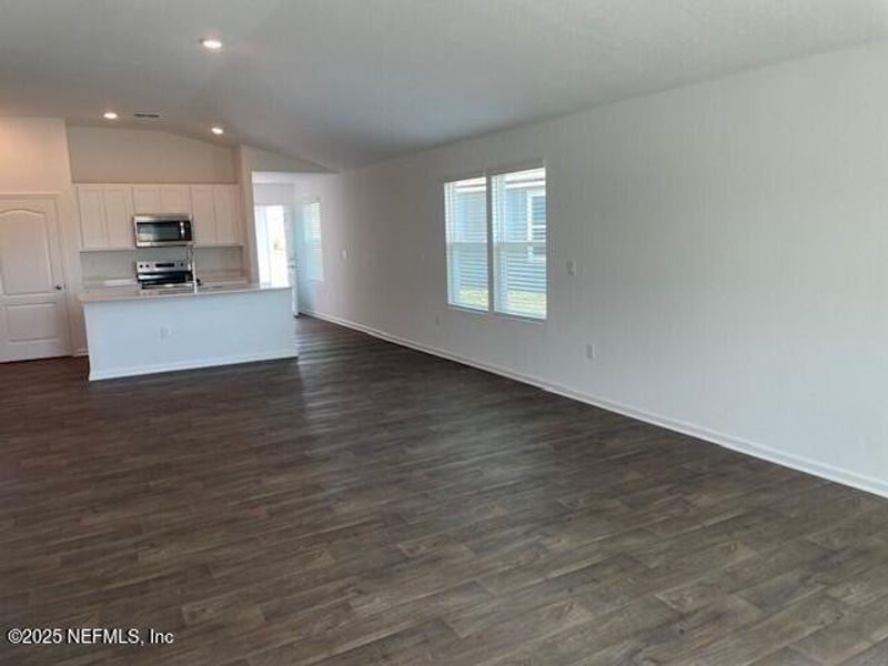Spacious, unfurnished interior of a new home in The Arbors, Jacksonville (Image 15).