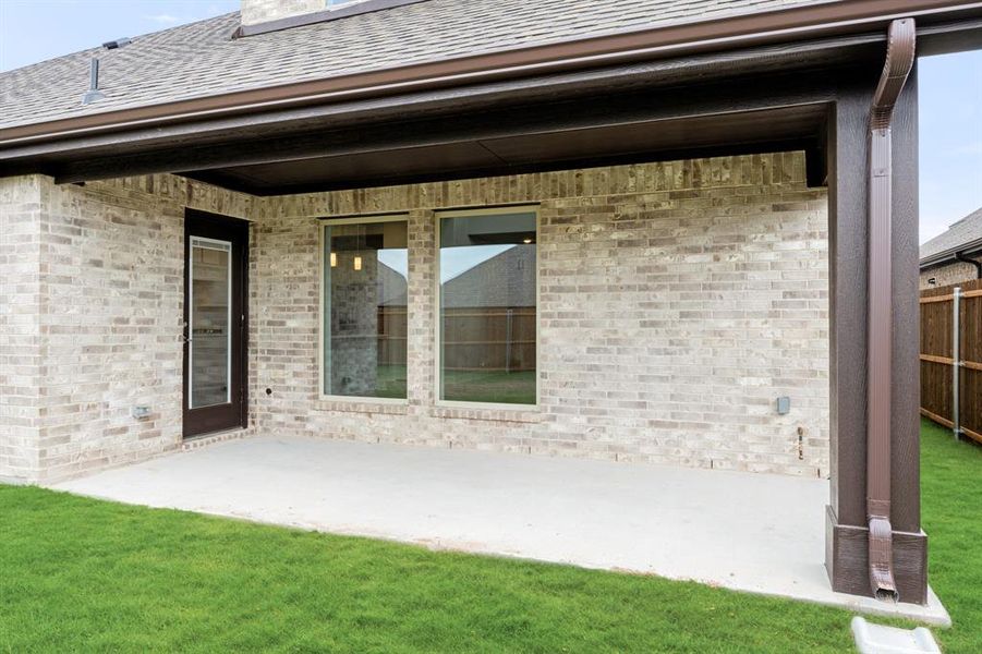 Exterior details and patio area of a home in Addison Hills, Cedar Hill (Image 3).
