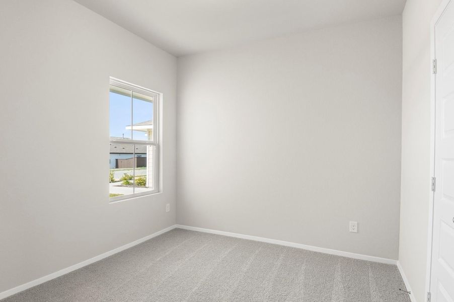 Spacious, unfurnished interior of a new home in Cloverleaf, Austin (Image 25).