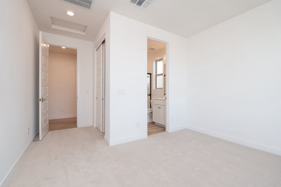 Spacious, unfurnished interior of a new home in Waterston Central, Gilbert (Image 15).