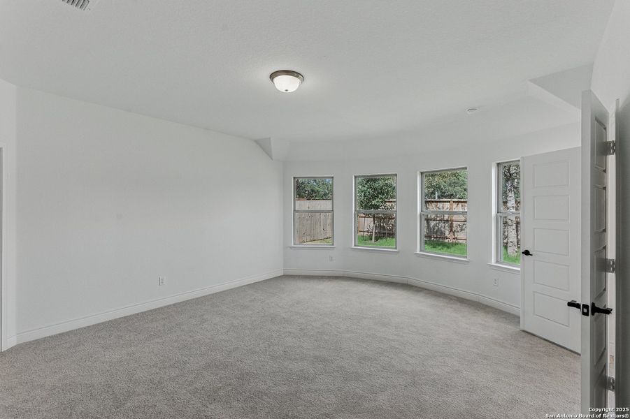Spacious, unfurnished interior of a new home in Davis Ranch, San Antonio (Image 15). Spacious, unfurnished interior of a new home in Davis Ranch, San Antonio (Image 15).