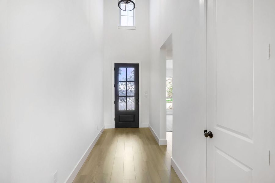 2615 Cedar - Entry