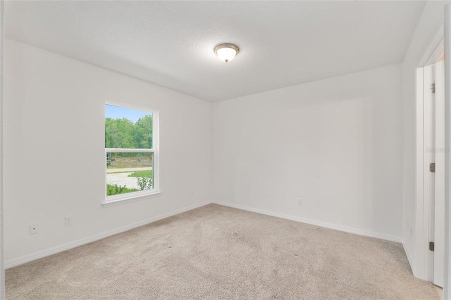 Spacious, unfurnished interior of a new home in , Ocala (Image 10).
