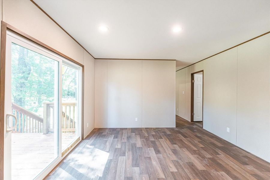 Spacious, unfurnished interior of a new home in , Conroe (Image 15).