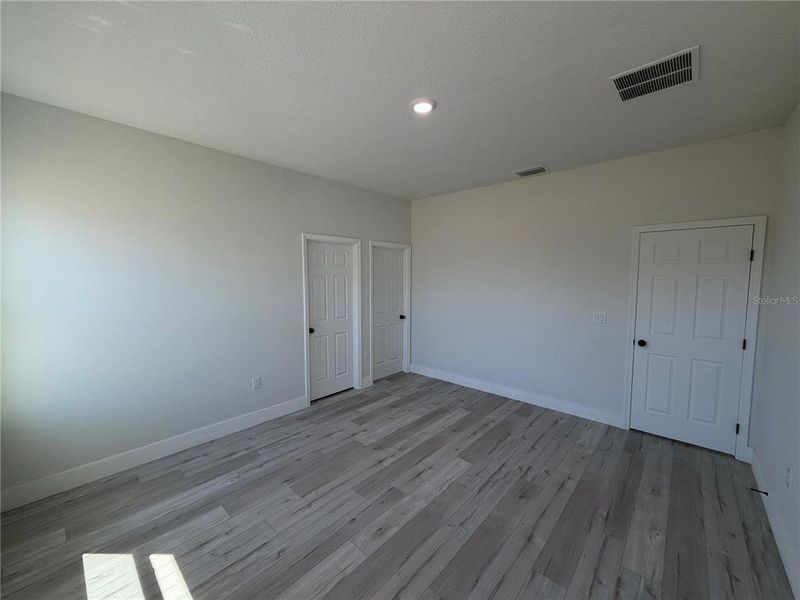 Spacious, unfurnished interior of a new home in , Sebring (Image 12).
