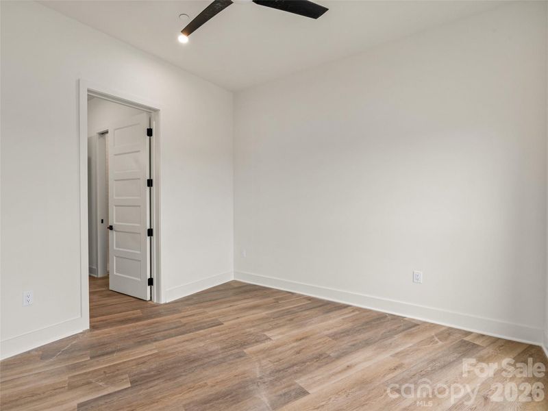 Spacious, unfurnished interior of a new home in , Asheville (Image 32).