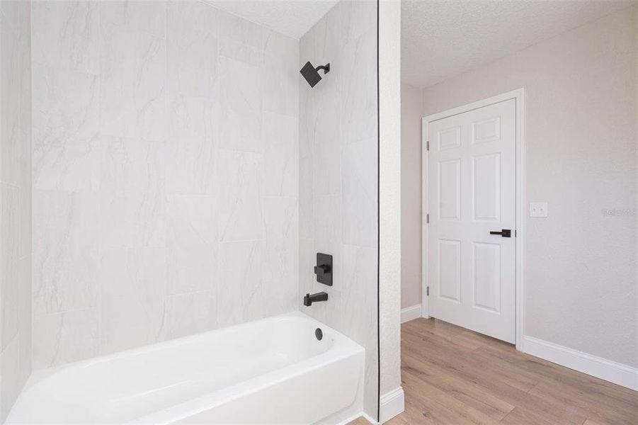 Spacious, unfurnished interior of a new home in , Dade City (Image 34).