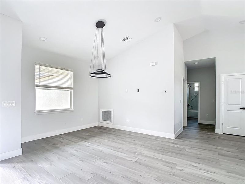 Spacious, unfurnished interior of a new home in , Ocala (Image 21).
