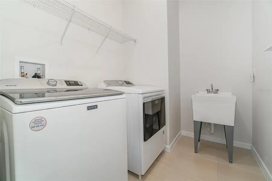 Furnished interior view inside a new home in , Clermont (Image 14).