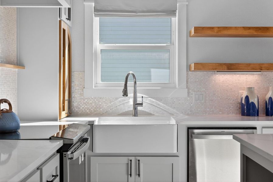 Close-up of interior finishes inside a home in , Bolivar (Image 18).