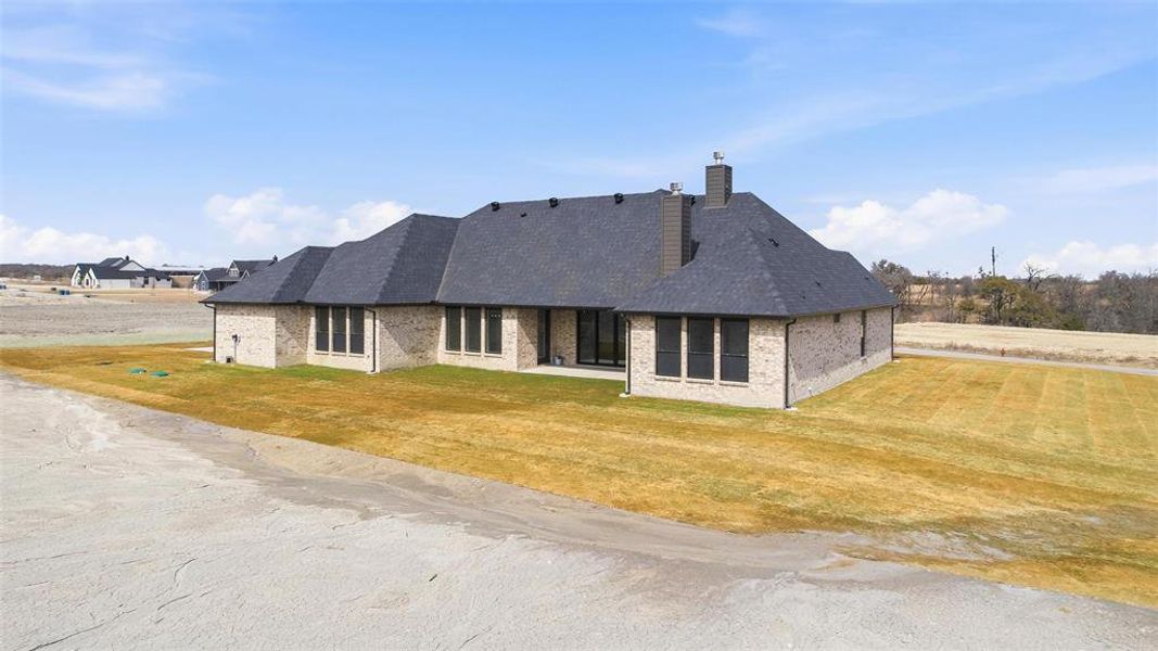 Exterior details and patio area of a home in Aledo Heights - Aledo ISD, Annetta South (Image 4).