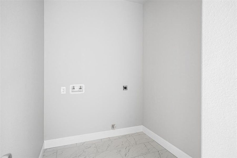 Spacious, unfurnished interior of a new home in , Cleburne (Image 14).
