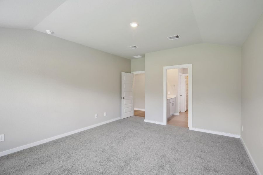 Spacious, unfurnished interior of a new home in Massey Oaks - Premier Series, Pearland (Image 28). Spacious, unfurnished interior of a new home in Massey Oaks - Premier Series, Pearland (Image 28).