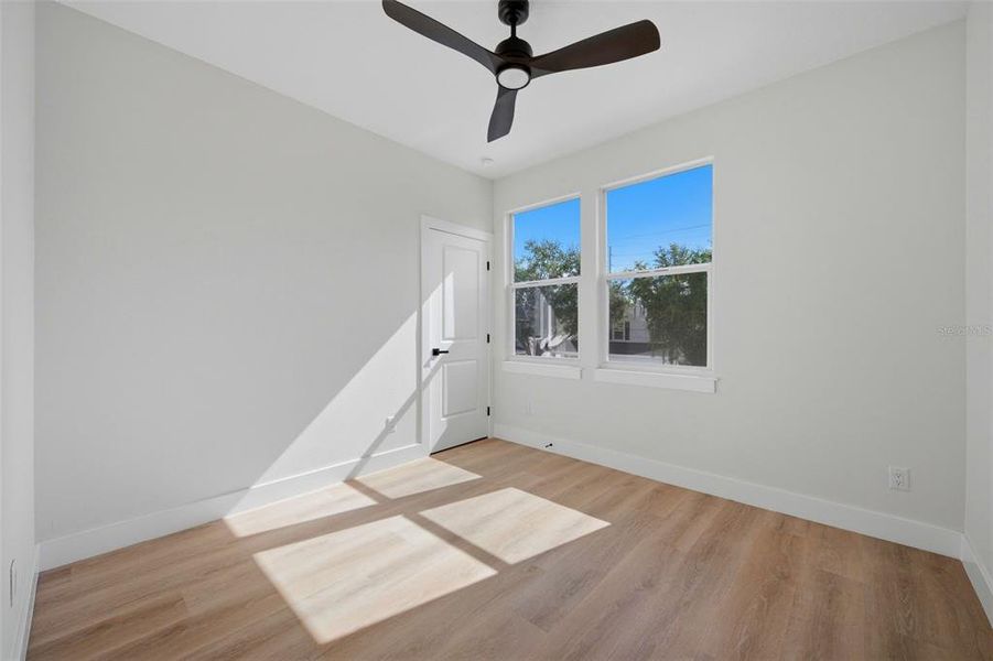 Spacious, unfurnished interior of a new home in , Tampa (Image 70).