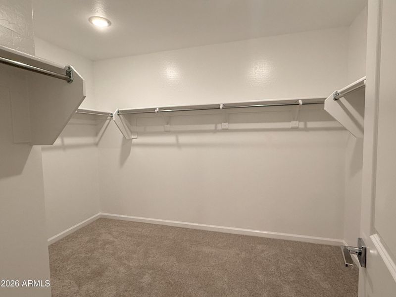 025 Walk In Closet