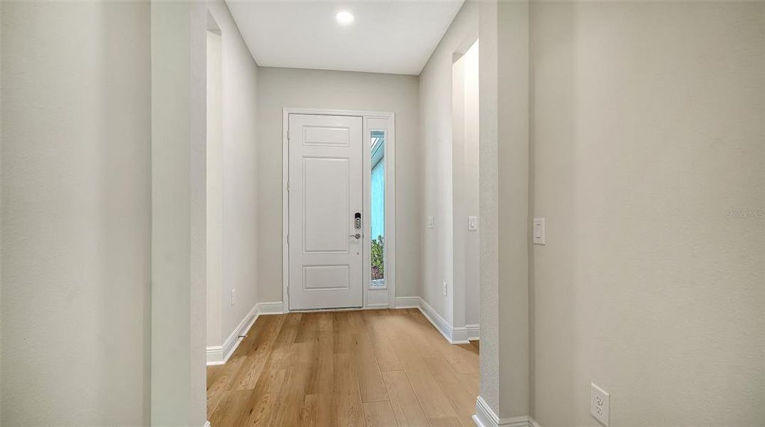 Spacious, unfurnished interior of a new home in , Sarasota (Image 22).